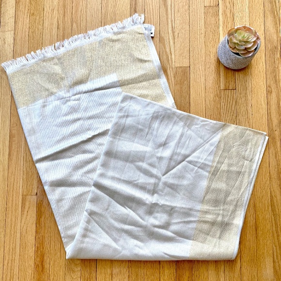 NWT Jaclyn Smith Collection Metallic Trim Lightweight Pashmina Scarf – OSFM - Picture 2 of 9